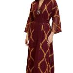 پیراهن شاهانه با گلدوزی‌های زرین