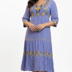 پیراهن نخی آبی با گلدوزی خورشیدی