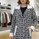 بالاپوش لامه فصلی با طرح هندسی سیاه و سفید