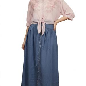 بلوز یخن‌ قاق گلدوزی و دامن کوبایی بلند