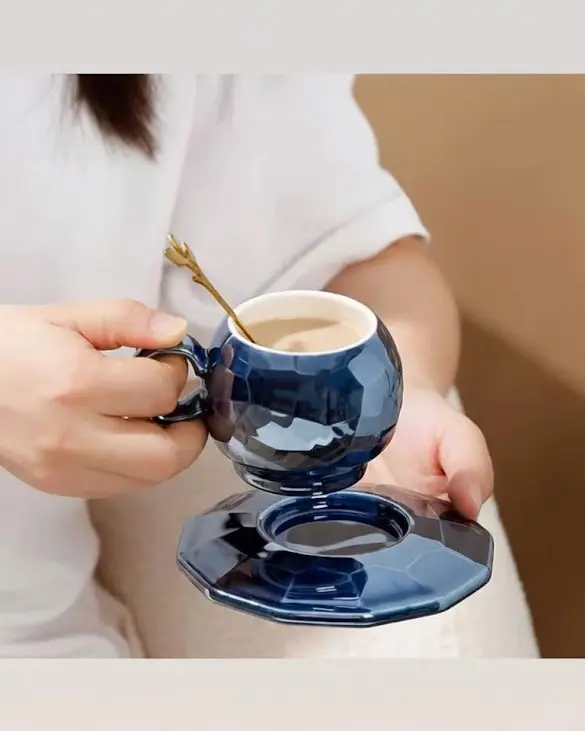 گیلاس با زیرگیلاسی و قاشق