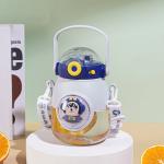 بوتل آب نی‌ دار و بند دار کودکانه