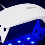 دستگاه ناخن‌ خشک‌ کن یو‌وی