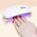 دستگاه ناخن‌ خشک‌ کن یو‌وی