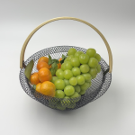 سبد میوه توری با دسته چوبی