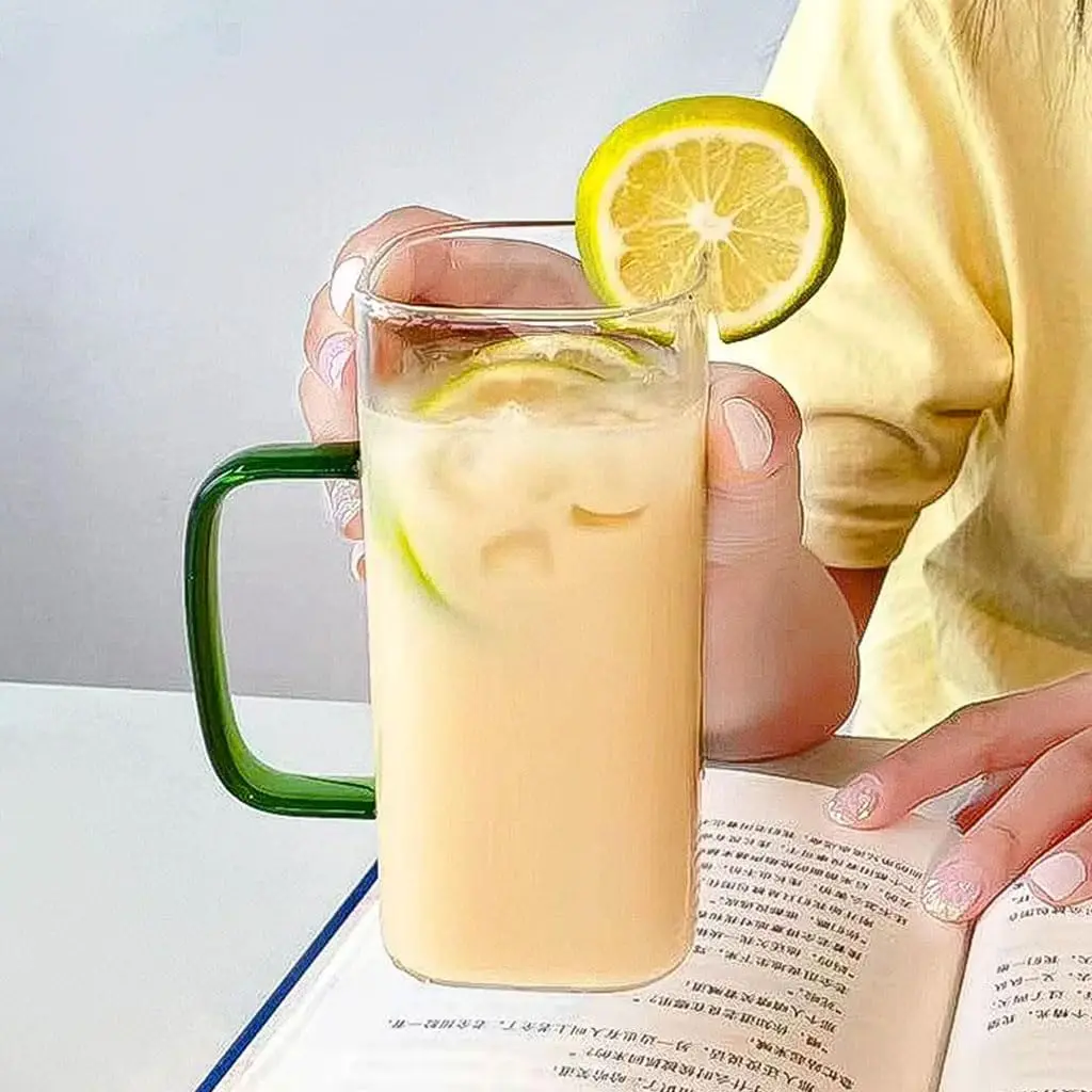 لیوان شیشه ای با دسته رنگی