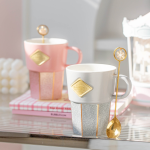 گیلاس سرامیکی با قاشق طلایی