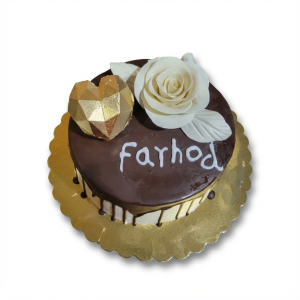 کیک شکلاتی با گل رز سفید